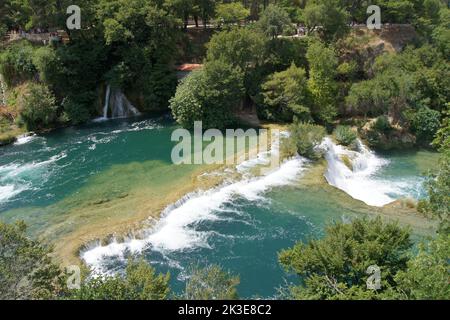 Il Parco Nazionale di Krka, noto per la successione di sette cascate, si trova nella parte meridionale della Croazia e si estende lungo il bacino del fiume Krka Foto Stock