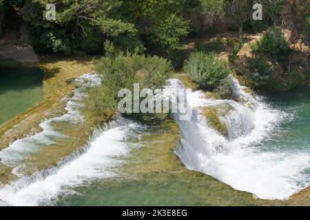 Il Parco Nazionale di Krka, noto per la successione di sette cascate, si trova nella parte meridionale della Croazia e si estende lungo il bacino del fiume Krka Foto Stock