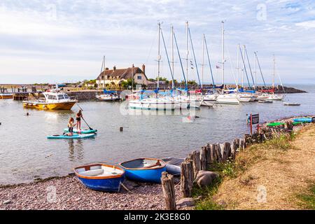 Alta marea in una serata estiva nel porto sulla costa nord di Exmoor a Porlock Weir, Somerset UK Foto Stock