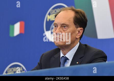 Roma, Italia. 26th Set, 2022. Roma, Conferenza stampa dei Fratelli d'Italia al termine della votazione elettorale nella foto: Luca Ciriani Credit: Independent Photo Agency/Alamy Live News Foto Stock