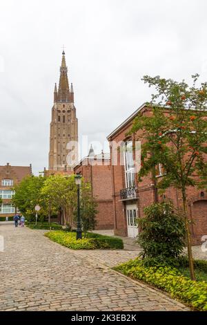 Bruges, Belgio - 18 agosto 2018: Vista della Chiesa di nostra Signora del 13th ° secolo. Foto Stock