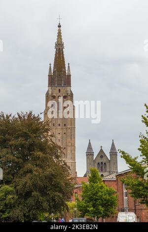 Bruges, Belgio - 18 agosto 2018: Vista della Chiesa di nostra Signora del 13th ° secolo. Foto Stock