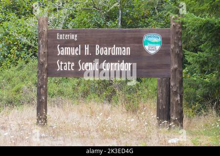 Brookings, OR, USA - 17 settembre 2022; firma con testo e logo per il Samuel H Boardman state Scenic Corridor An Oregon state Park nella contea di Curry Foto Stock