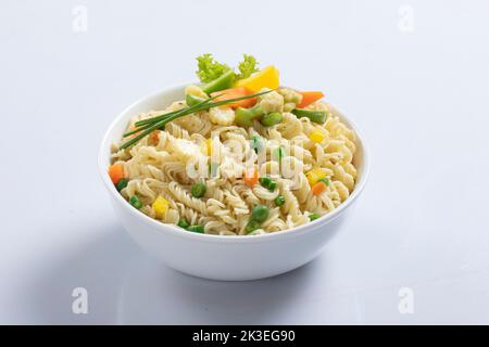 plane instant, pollo, gamberi, noodle di manzo isolato su sfondo bianco per il design o il confezionamento Foto Stock