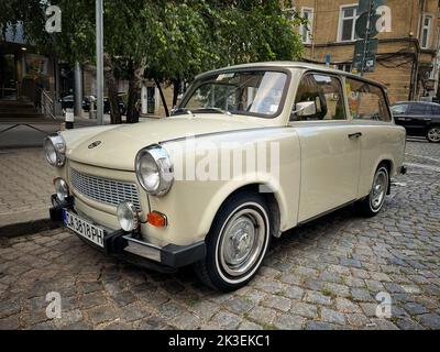 Sofia, Bulgaria - 12 settembre 2022; vecchia stazione Trabant vagone auto parcheggiato nel centro della città Foto Stock