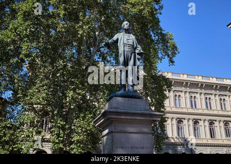 Statua di in Marco Minghetti Piazza Minghetti Bologna Italia Foto Stock