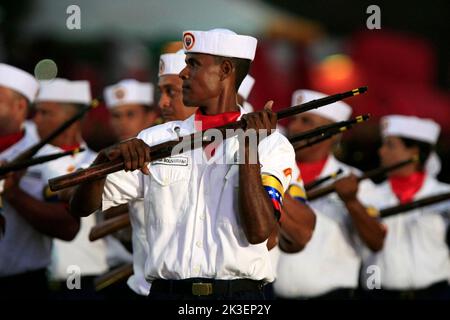 Maracaibo-Venezuela-24-07-2013. Soldati della marina venezuelana durante una parata militare. © JOSE ISAAC BULA URRUTIA. Foto Stock