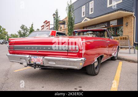 Cochrane, Alberta - 11 settembre 2022: Un'auto Beaumont Acadian 1965. Foto Stock