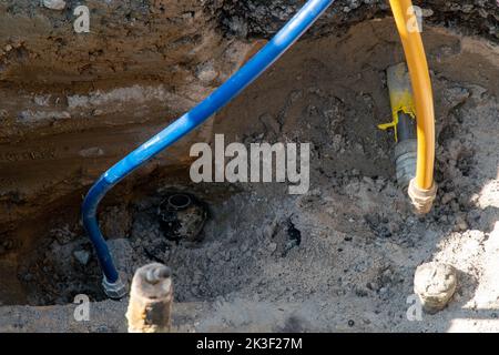 Linee di alimentazione con acqua e teleriscaldamento Foto Stock