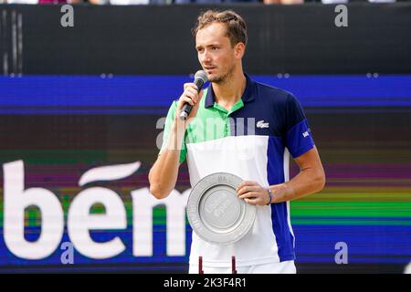 'S-HERTOGENBOSCH, PAESI BASSI - GIUGNO 12: Daniil Medvedev della Russia durante la cerimonia del Podium dopo la finale di Mens Singles tra Daniil Medvedev della Russia e Tim van Rijthoven dei Paesi Bassi all'Autotron il 12 Giugno 2022 a 's-Hertogenbosch, Paesi Bassi (Foto di Joris Verwijst/BSR Agency) Foto Stock