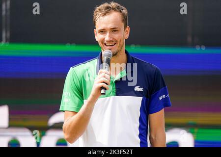 'S-HERTOGENBOSCH, PAESI BASSI - GIUGNO 12: Daniil Medvedev della Russia durante la cerimonia del Podium dopo la finale di Mens Singles tra Daniil Medvedev della Russia e Tim van Rijthoven dei Paesi Bassi all'Autotron il 12 Giugno 2022 a 's-Hertogenbosch, Paesi Bassi (Foto di Joris Verwijst/BSR Agency) Foto Stock