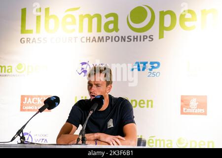 'S-HERTOGENBOSCH, PAESI BASSI - GIUGNO 12: Daniil Medvedev della Russia durante un momento di stampa dopo la partita finale di Mens Singles tra Daniil Medvedev della Russia e Tim van Rijthoven dei Paesi Bassi all'Autotron il 12 Giugno 2022 a 's-Hertogenbosch, Paesi Bassi (Foto di Joris Verwijst/BSR Agency) Foto Stock