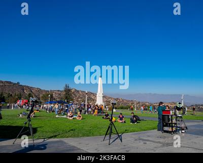 Los Angeles, ottobre 23 2014 - Vista soleggiata di molte persone nell'osservatorio Griffith Foto Stock