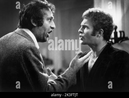 Carmine Caridi, James Caan, on-set of the Film, 'The Gambler', Paramount Pictures, 1974 Foto Stock