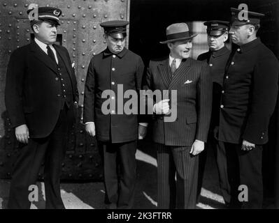 Charles Ruggles (al centro), on-set of the Film, 'The Girl Habit', Paramount Pictures, 1931 Foto Stock