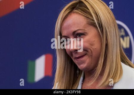 Giorgia Meloni vince le elezioni italiane, fratelli d'italia è il principale partito italiano, conferenza stampa Foto Stock