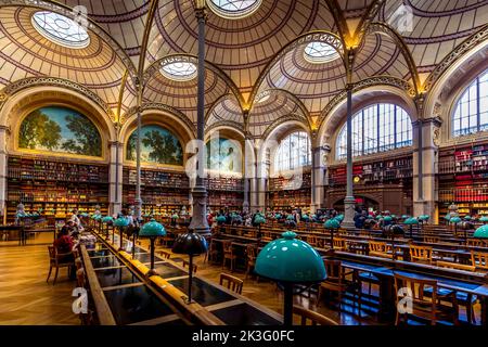 Parigi, Francia - 17 settembre 2022: Dettagli architettonici della biblioteca nazionale pubblica Richelieu a Parigi, Francia Foto Stock