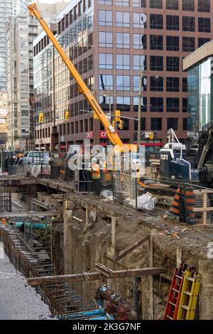 Cantiere di Toronto LRT, Yonge ed Eglinton, Toronto, ON, Canada - foto scattata nel mese di ottobre 2022 Foto Stock