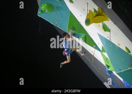 Giacarta, Indonesia. 26th Set, 2022. Yurikusa Ao del Giappone compete durante la finale maschile della IFSC Climbing World Cup 2022 a Giacarta, Indonesia, 26 settembre 2022. Credit: Zulkarnain/Xinhua/Alamy Live News Foto Stock