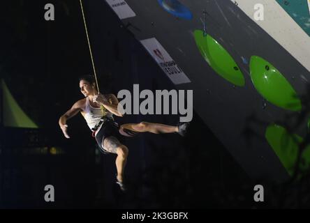 Giacarta, Indonesia. 26th Set, 2022. Mia Krampl della Slovenia reagisce durante la finale femminile della IFSC Climbing World Cup 2022 a Giacarta, Indonesia, 26 settembre 2022. Credit: Zulkarnain/Xinhua/Alamy Live News Foto Stock