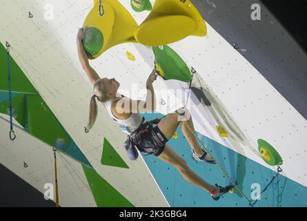 Giacarta, Indonesia. 26th Set, 2022. Janja Garnbret di Slovenia compete durante la finale femminile della IFSC Climbing World Cup 2022 a Giacarta, Indonesia, 26 settembre 2022. Credit: Zulkarnain/Xinhua/Alamy Live News Foto Stock