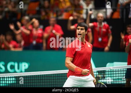 Valencia, Spagna. 18th Set, 2022. Carlos Alcaraz (squadra spagnola) reagisce durante la partita di tennis tra Spagna e Repubblica di Corea alla Coppa Davis di Rakuten al Pabellon Municipal de Fuente San Luis.Final Score, Spagna 6, 7 Repubblica di Corea 4, 6. (Foto di German Vidal/SOPA Images/Sipa USA) Credit: Sipa USA/Alamy Live News Foto Stock