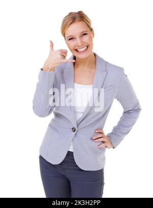 Squillo a volte. Una bella donna che dà un segnale a mano per una chiamata telefonica. Foto Stock