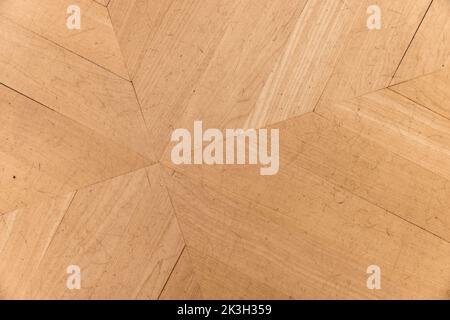 Antico parquet in legno di quercia con motivi geometrici, piastrelle decorative. Texture foto di sfondo Foto Stock