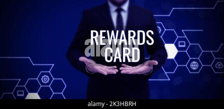 Carta Rewards per testo a mano. Business idea Aiutate a guadagnare miglia di punti in denaro dagli incentivi di acquisto giornalieri Foto Stock