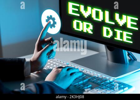 Didascalia concettuale evolve o Die. Parola per necessità di cambiamento crescere adattarsi per continuare a vivere la sopravvivenza Foto Stock