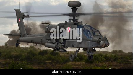 Boeing AH-64 Apache delle forze armate polacche. Foto Stock