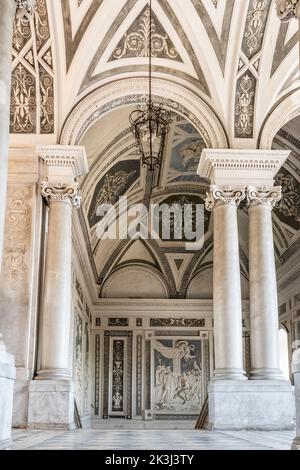 Interno dell'ex Monastero di San Nicolò l'Arena, Catania, Sicilia. Attualmente è occupato dal Dipartimento di Scienze umanistiche dell'Università Foto Stock