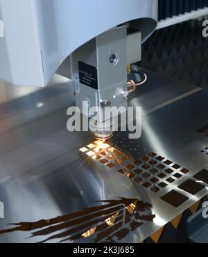 CNC plasma taglio lamiera. Foto Stock