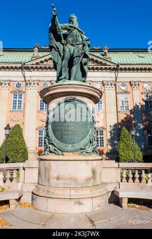 Statua su Gustav Vasa, di fronte a Riddarhuset, casa della nobiltà, Gamla Stan, Stoccolma, Svezia Foto Stock