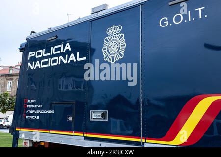 La Coruna, Spagna; 23 settembre 2022: La Coruna, Spagna; 23 settembre 2022: Policia Nacional Grupo operativo Intervenciones Tecnicas camion di spagnolo Foto Stock