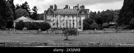 Lynford Hall e lago, villaggio di Lynford vicino a Thetford, Norfolk, Inghilterra Foto Stock