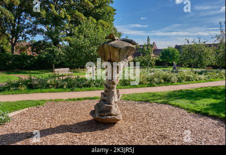Scultura in legno nucleo di mela in Jubilee Gardens, Bewdley, Worcestershire Foto Stock