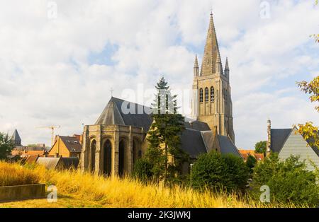 Sint Jacobskerk sotto la collina a Ieper, Belgio Foto Stock