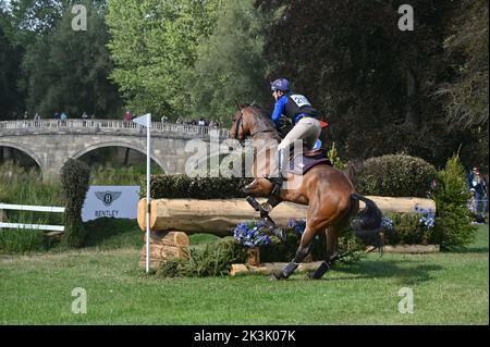 Declan Cullen su Ultimate Quality, fase di cross country della competizione CCI4*-S, Blenheim Palace International Horse Trials, Blenheim Palace, Woodsto Foto Stock