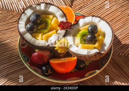 Primo piano del piatto di frutta per la colazione Foto Stock