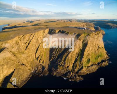 Veduta aerea di Nordkapp al sole di mezzanotte durante il giorno polare, Norvegia Foto Stock