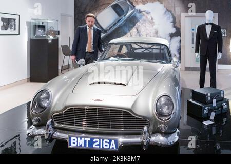 L'asta 'Sessanta anni di James Bond' si svolge a Christies' mercoledì 28 settembre 2022, celebrando il 60th° anniversario di James Bond sulla si Foto Stock