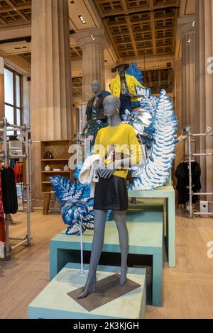 Anthropologie all'interno della lobby di 195 Broadway, 2022, NYC, USA Foto Stock