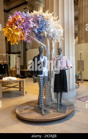 Anthropologie all'interno della lobby di 195 Broadway, 2022, NYC, USA Foto Stock