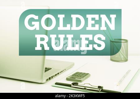 Cartello con le regole d'oro. Panoramica aziendale principio di base che dovrebbe essere seguito principio importante Foto Stock