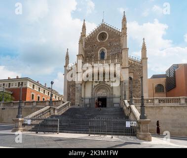 Madrid, Spagna, settembre 2022. Vista esterna della chiesa di San Jerónimo el Real nel centro della città Foto Stock