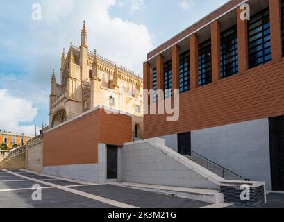 Madrid, Spagna, settembre 2022. Vista esterna della chiesa di San Jerónimo el Real nel centro della città Foto Stock