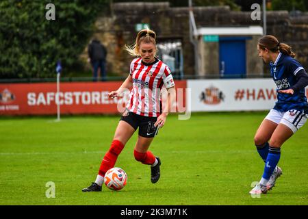 Sunderland Women Captain Emma Kelly in azione contro Charlton Athletic Women. Foto Stock