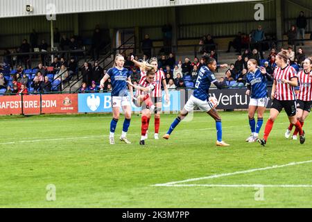 Il capitano di Sunderland Women Emma Kelly segna il secondo gol del suo fianco contro Charlton Athletic Women. Foto Stock