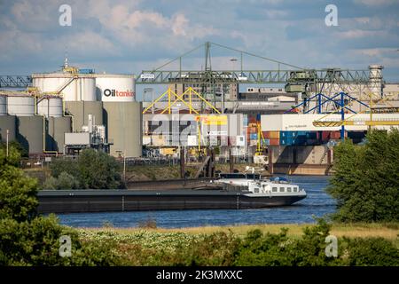 Porti di Duisburg, porto esterno, porto parallelo, movimentazione di container, sul Reno, Nave da carico, terminale cisterna Oiltanking, Duisburg, NRW, Germania Foto Stock